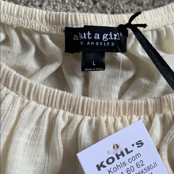 Cream colored crop top - Picture 4 of 4